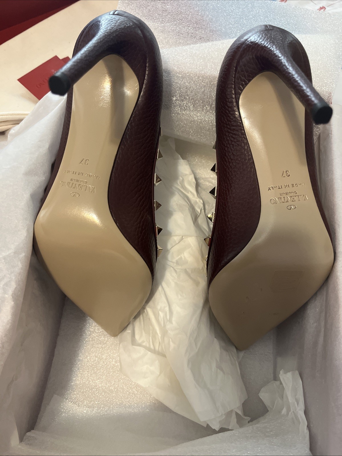 New Valentino Garavani Women's Rockstud Leather Point Toe Pump  Size 37 (EU) thumbnail 4