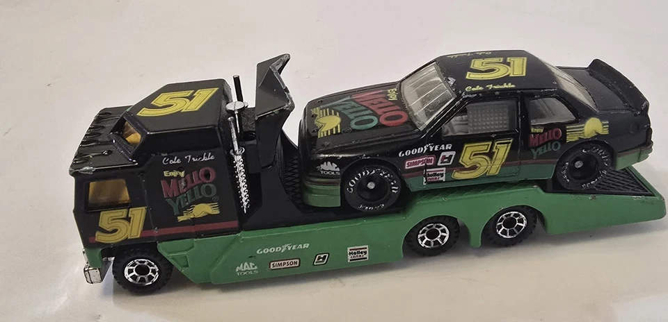 Matchbox MelloYello 1983 Kenworth Cabover Racing Transporter 90Chevy Lumina Б/у - Изображение 3 из 4