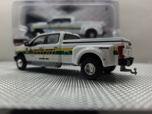 GREENLIGHT 2019 FORD F-350 DUALLY TRUCK 1:64 4x4 Hitch & Tow police sheriff 4wd - Picture 7 of 10