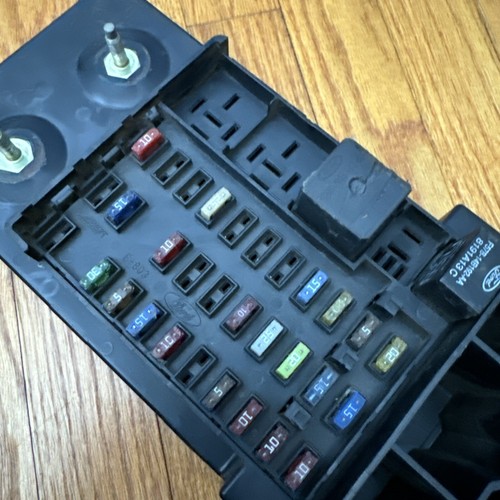 1999 Ford F250 F350 Junction Relay Fuse Box F81B-14A067-EG & F81B-14B205-AD GEM - Picture 4 of 7