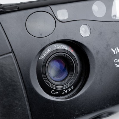 Yashica T4 3.5 35mm Carl Zeiss Japan Camera For Parts / Repair