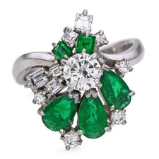 Anillo vintage de platino con diamantes y racimo de esmeralda de 1,3 tcw