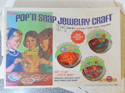 Vintage 1969 Hasbro Pop 'n Snap Jewelry Craft Set very nice condition rare HTF