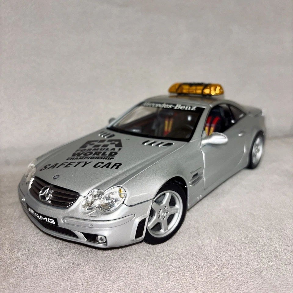 Mercedes Benz SL 55 AMG R230 1/18 Maisto F1 Safety Car Formula 1 - Immagine 3 di 4