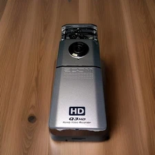 ZOOM Q3 HD Handy Video Recorder Digital Camera w Custom Carry Case