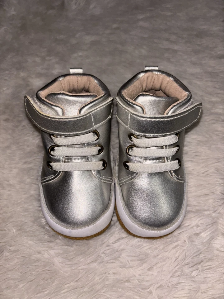 Pies de mono bebé talla Botines plateados 3/6 meses. Lindo, gran forma Foto 2 de 4