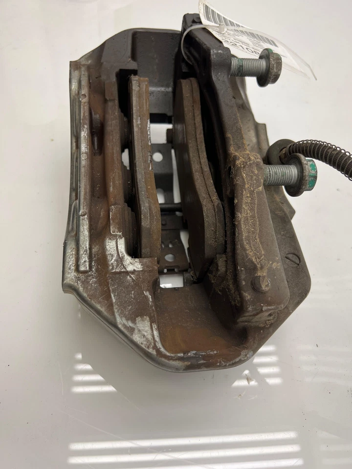 Pinza de freno delantera Mercedes Benz E63 AMG 2010 11 con soporte lado del conductor izquierdo OEM Foto 2 de 4