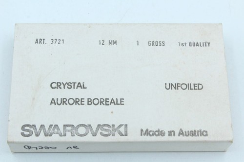 Swarovski 3721 Flower Crystal Button - 12mm. 4 pieces per pack. - Picture 2 of 4
