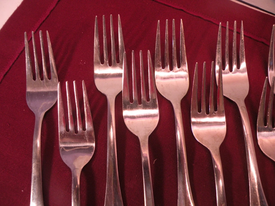 "Juego de 10 tenedores de ensalada de acero inoxidable Farberware Bayport 6 3/8""" Foto 2 de 4