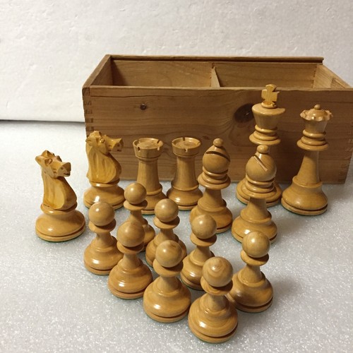 VINTAGE LARDY E.S. LOWE CHESS SET WITH BOX 3 7/8" KING TOURNAMENT CHESSMEN - Picture 4 of 17