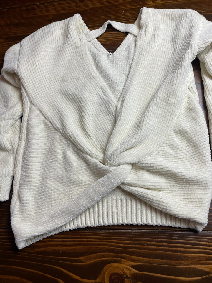 A. Byer Sweater, Women's Size Small, Cream, Back Cut Out, Pullover - Image 3 of 4