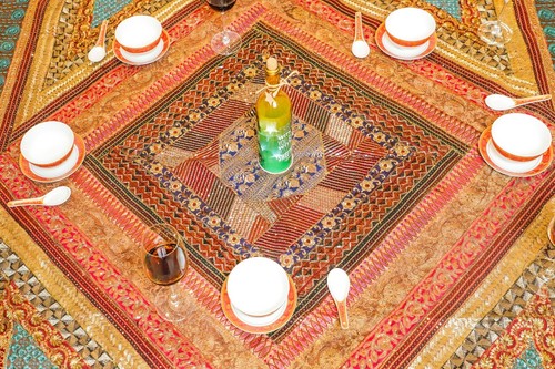 TISCHDECKE ZARI ARBEIT HANDBESTICKT GRÖSSE 52"" X 70"" USA VERKÄUFER KOSTENLOSER VERSAND - Bild 2 von 3