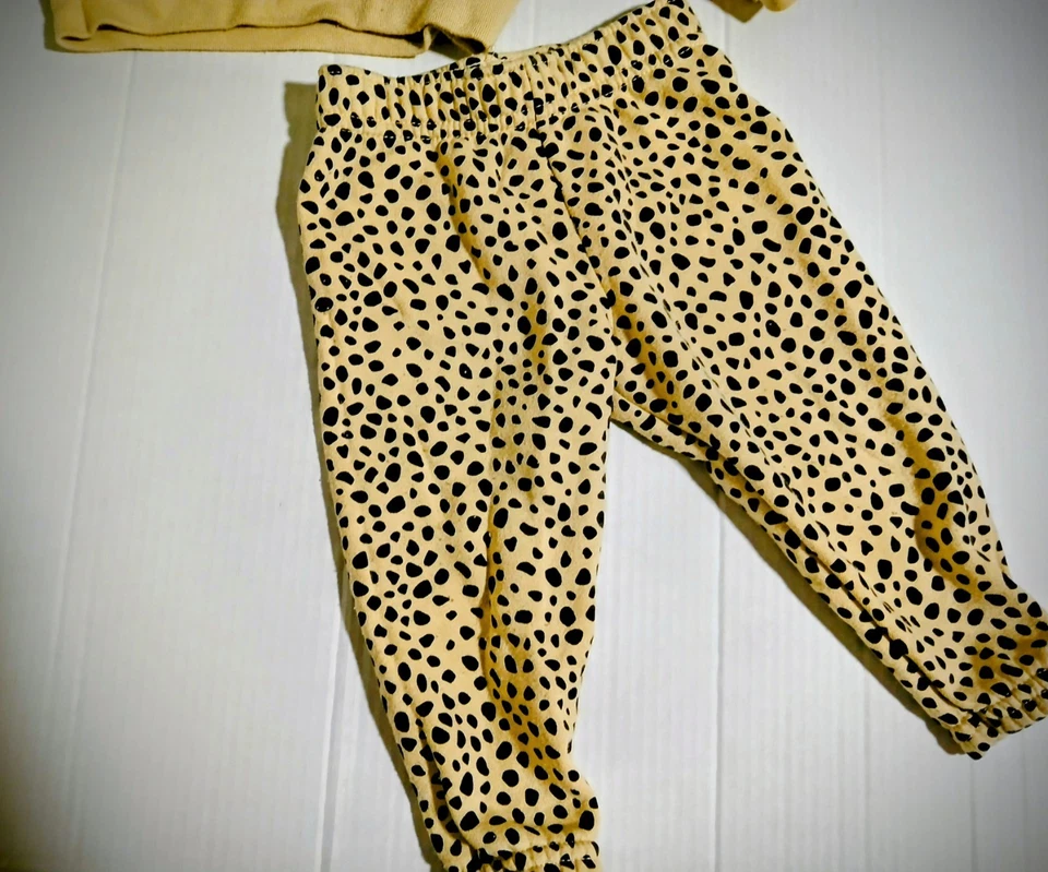 Suéter y pantalones con estampado de guepardo para niñas pequeñas 12 meses Foto 2 de 2