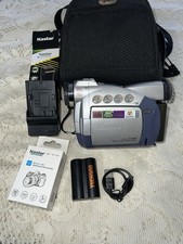 Canon ZR40 Digital Video Recorder Parts Or Repair With New Charger And Battery
