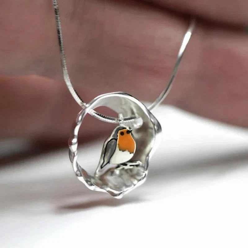 Beautiful Robin Necklace Perfect Gift Idea - product detail image 2