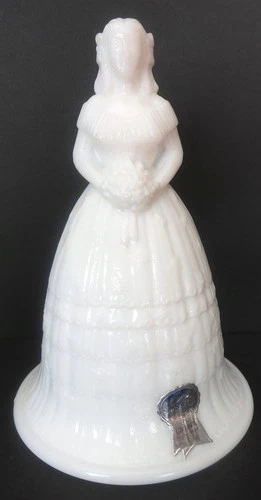VINTAGE IMPERIAL GLASS WHITE MILK GLASS SUZANNE BELL FIGURINE #B153