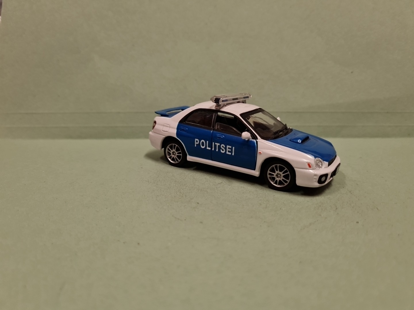 Foto 1 di 8