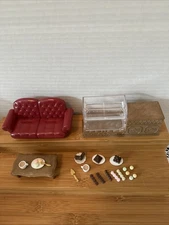 CAILICO CRITTERS SYLVANIAN FAMILIES TOWN SERIES CHOCOLATE LOUNGE NOT COMPLETE