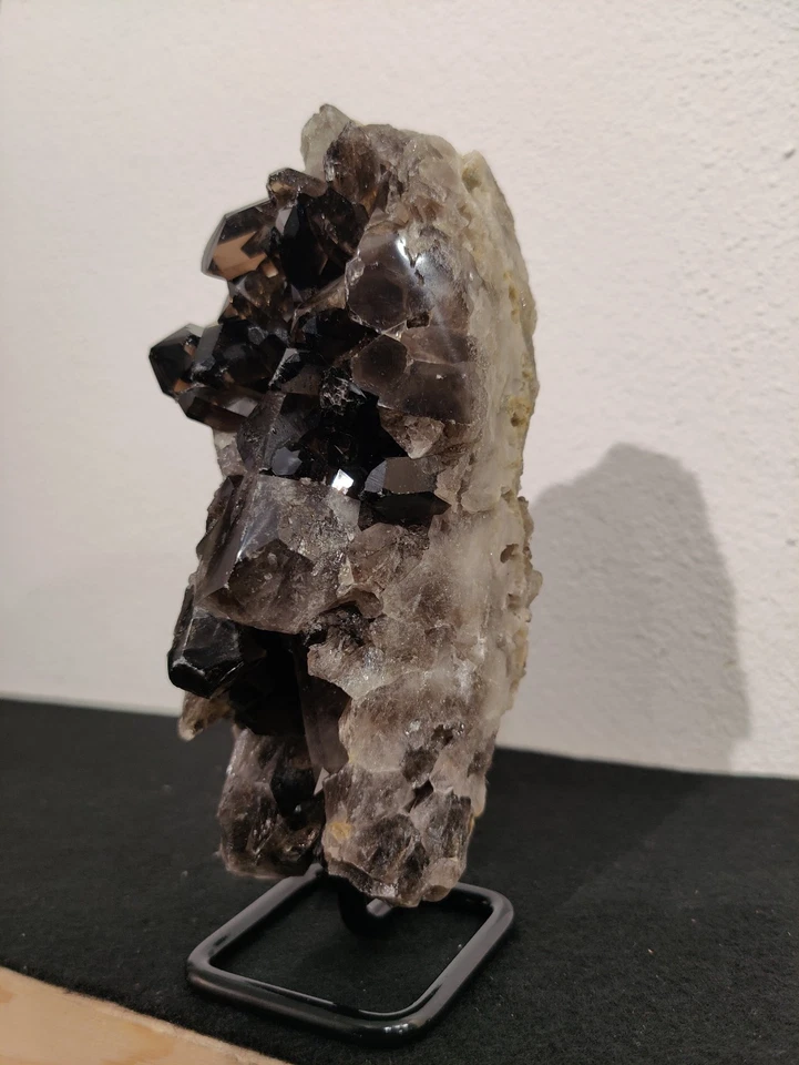 Rauchquarz Kristalle 19cm hoch mit Metallständer, Stufe, Schwarz - Bild 3 von 4