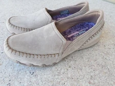 Skechers Relaxed Fit Memory Foam Mushroom Taupe Suede Loafers Women's 9