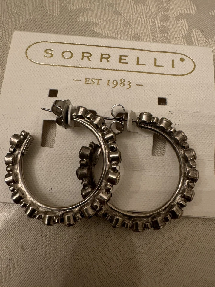 Классические серьги-кольца Sorrelli с большими кристаллами бледно-желтые и прозрачные камни - Изображение 4 из 4