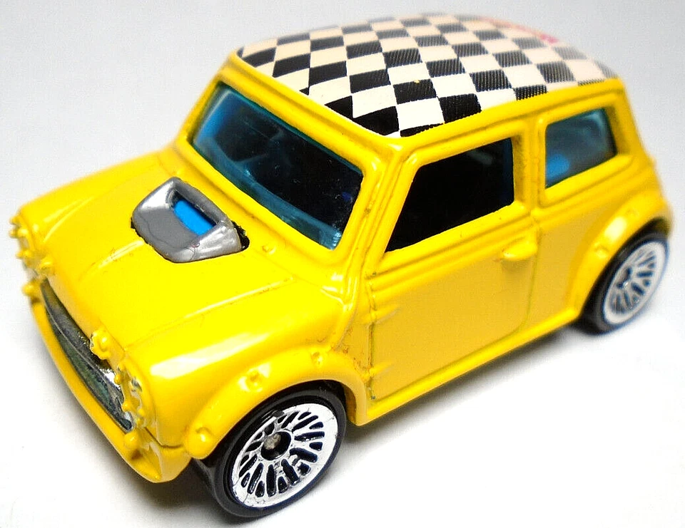 2000 HOT WHEELS MINI COOPER YELLOW 1:64 DIECAST 2 1/8" CAR BLACK WHITE CHECKERS - Image 2 of 4