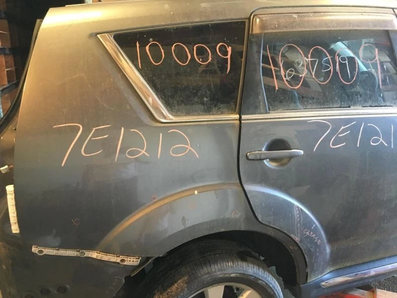 2007-2013 Mitsubishi Outlander Upper Tailgate Assy Gray With Lights - Image 3 of 4