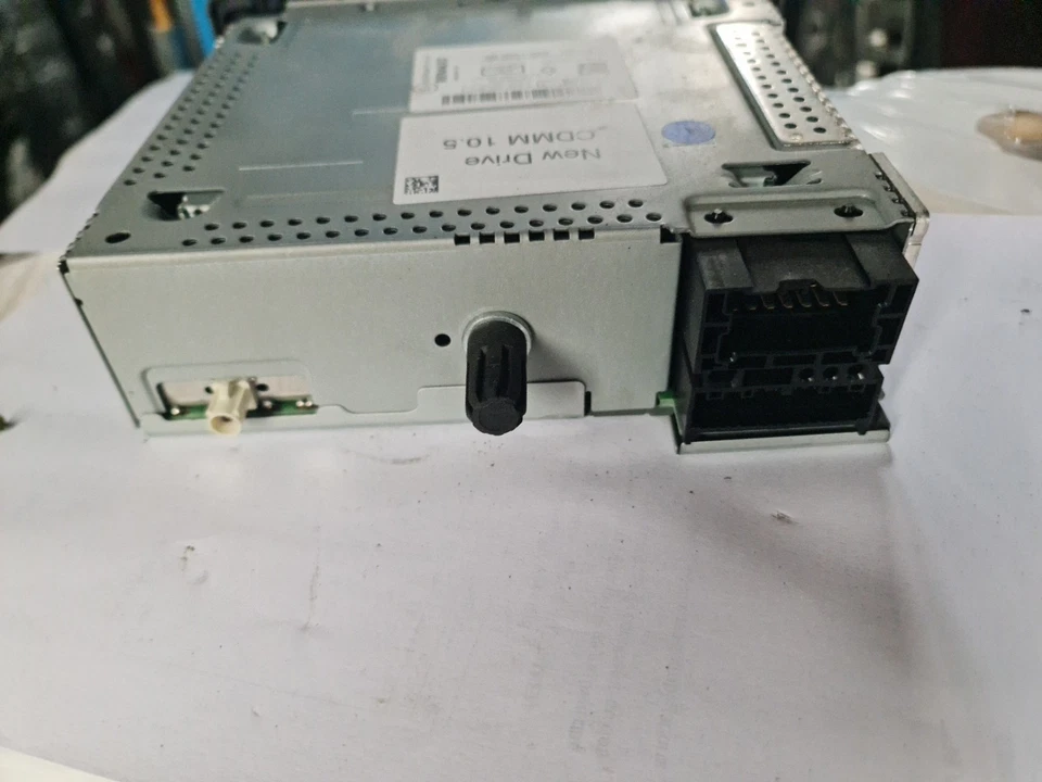 Autoradio CD Bluetooth - Renault Megane III Scenic livré avec code - 281156185R - Photo 4/4