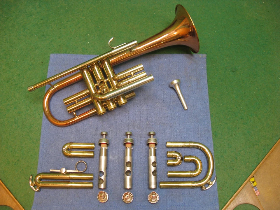Cornet Conn 18A Coprion Director 1967 - Reacondicionado - Estuche y Conn 4 MP Foto 2 de 4