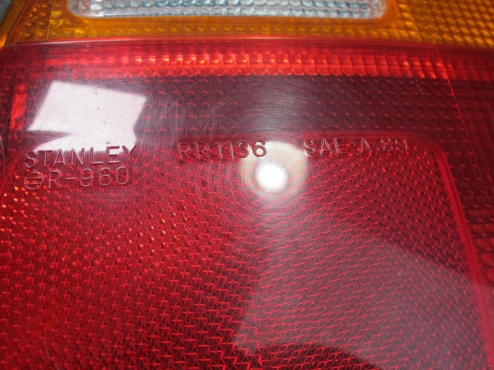 94-97 HONDA DEL SOL EH6 REAR RIGHT TAIL LIGHT LAMP OEM - Image 3 of 4