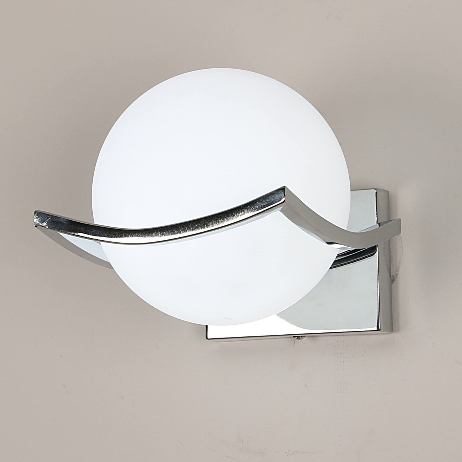 Applique murale moderne en verre E27 pour sublimer l'ambiance chaleureuse du salon