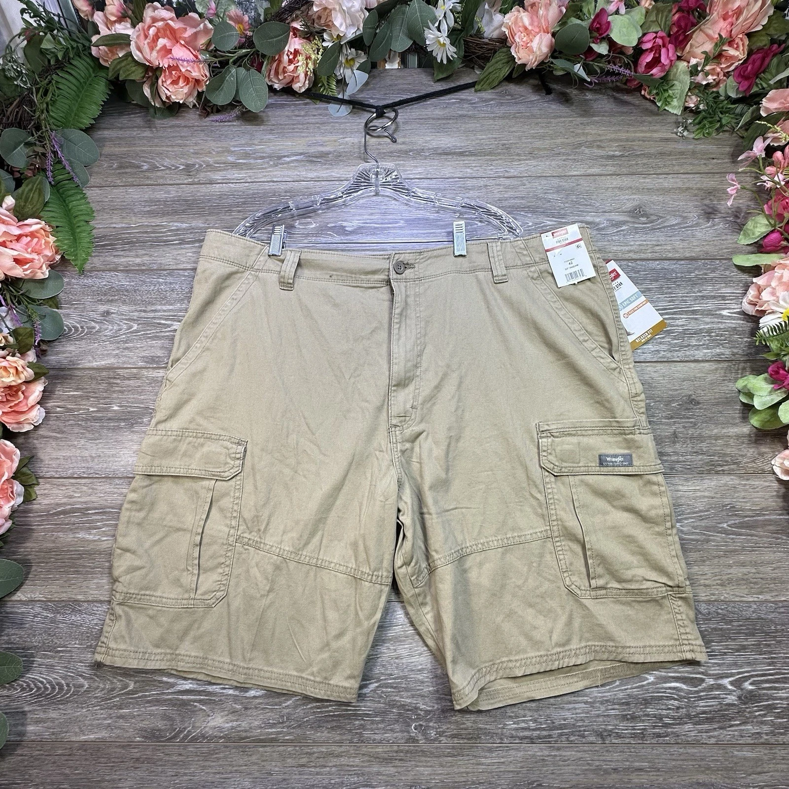 Cargo Shorts Mens Size 42 Wrangler NEW Brown Relaxed Hits At Knees Five Star