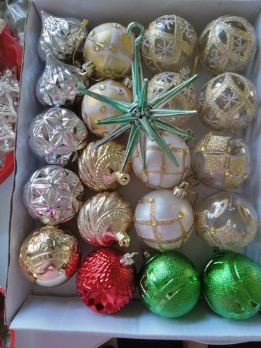 Vintage to New Christmas mixed Ornaments &Crafts Large $12 lots - Picture 4 of 22