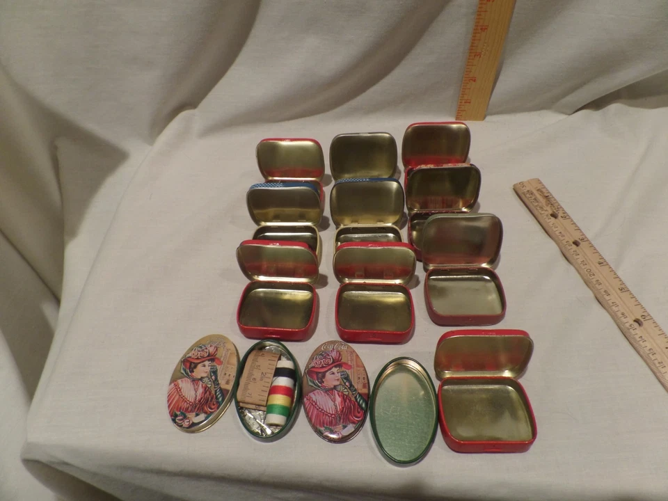 "COCA-COLA" LOT OF 12 SM.TIN TRINKET/PILL BOXES 10 RECTANGLE HINGED & 2 OVAL VTG - Image 2 of 4