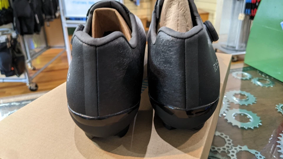 Shimano RX801 Men's Gravel Shoes, 43.5/9.5 silver, 2 hole, new in the box! - Image 4 of 4