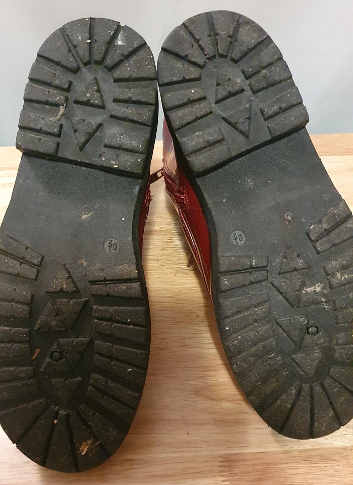 Botas rojas buscadas, talla 8 (02) Foto 4 de 4