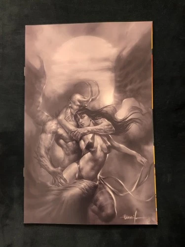 VAMPIRELLA #19 VIRGIN LUCIO PARRILLO B&W VARIANT 1