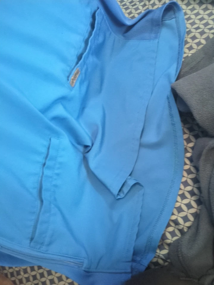 Blusa Médica Landau Forward Para Mujer 3 Bolsillos Cuello en V - LT100 Talla Mediana Azul Foto 4 de 4