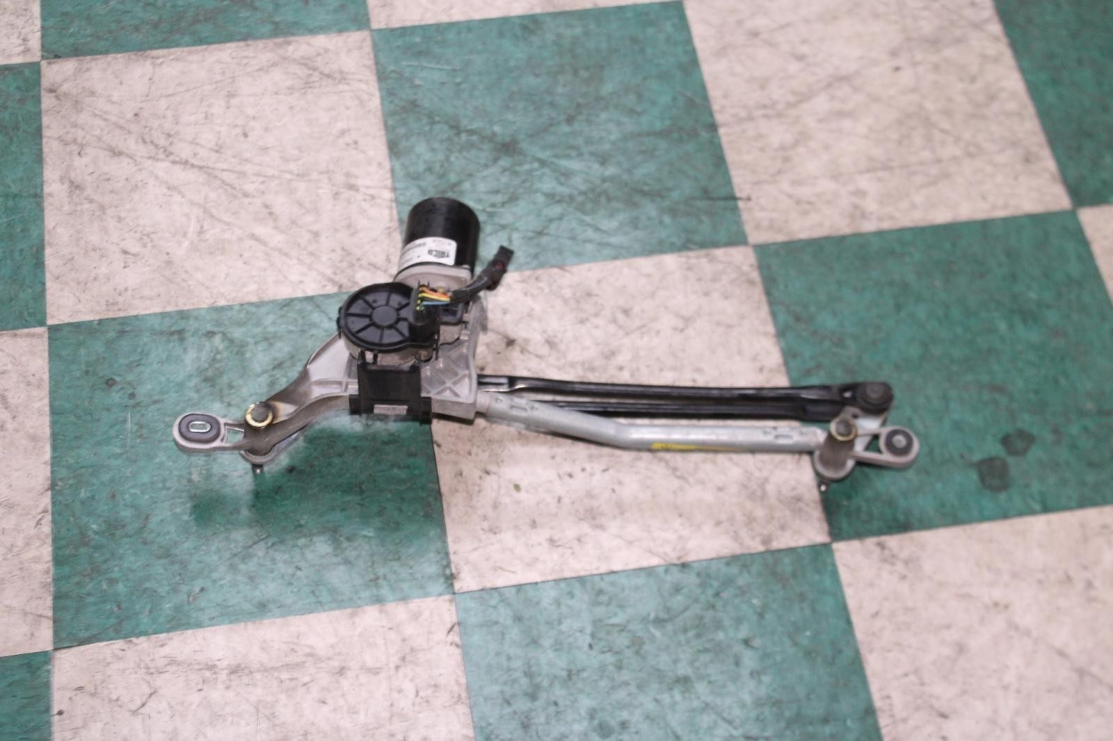 Maserati Quattroporte 2014-2021 Windshield wiper motor