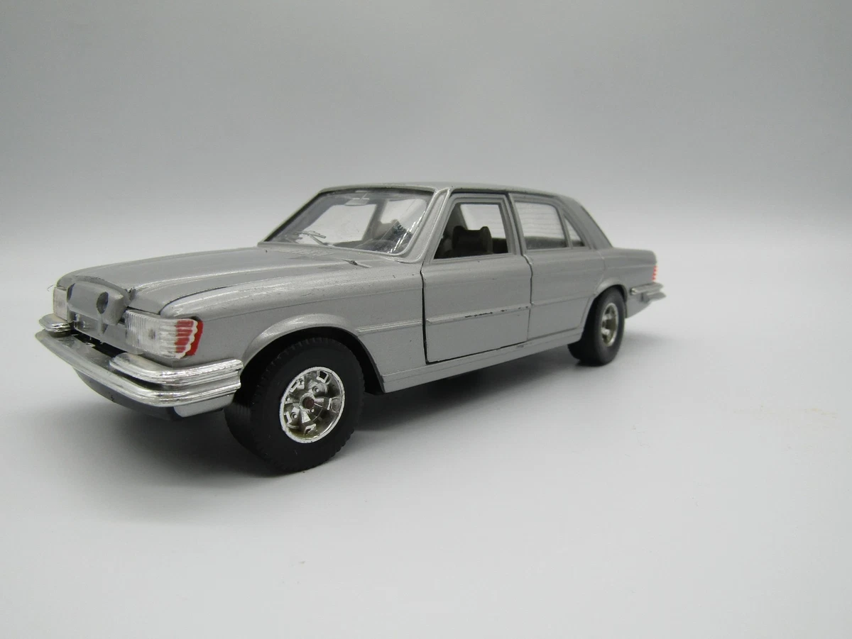 Bburago Mercedes-Benz 1:24 Vintage Manufacture Diecast Cars