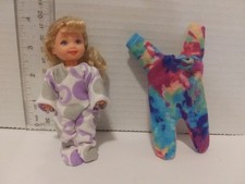 Ropa para muñeca hecha a mano para adaptarse a muñeca Kelly & Tommy de 4" - 2-footsie Pjs K43