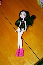 Monster High Draculaura Doll-Permanent Suit Shoes/Non Poseable-Used