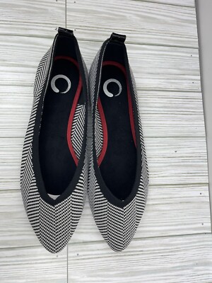 Journee's Women's Pointed Toe Flats Size 6.5