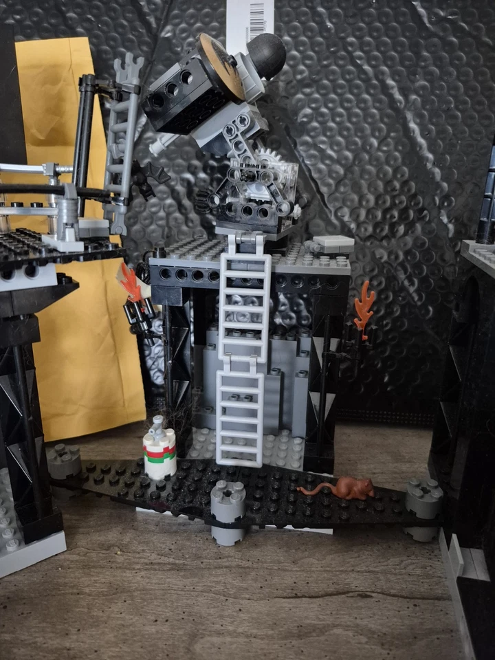 LEGO Batman: El Pingüino Baticueva y el Sr. Freeze's Invasion 7783 no completo Foto 2 de 4