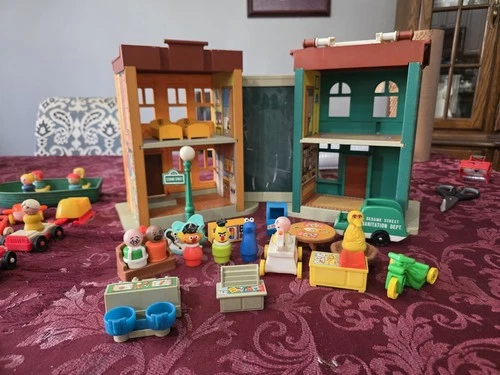 Vintage Fisher Price Hoopers Store Sesame Street #938 Playset Figures Furniture