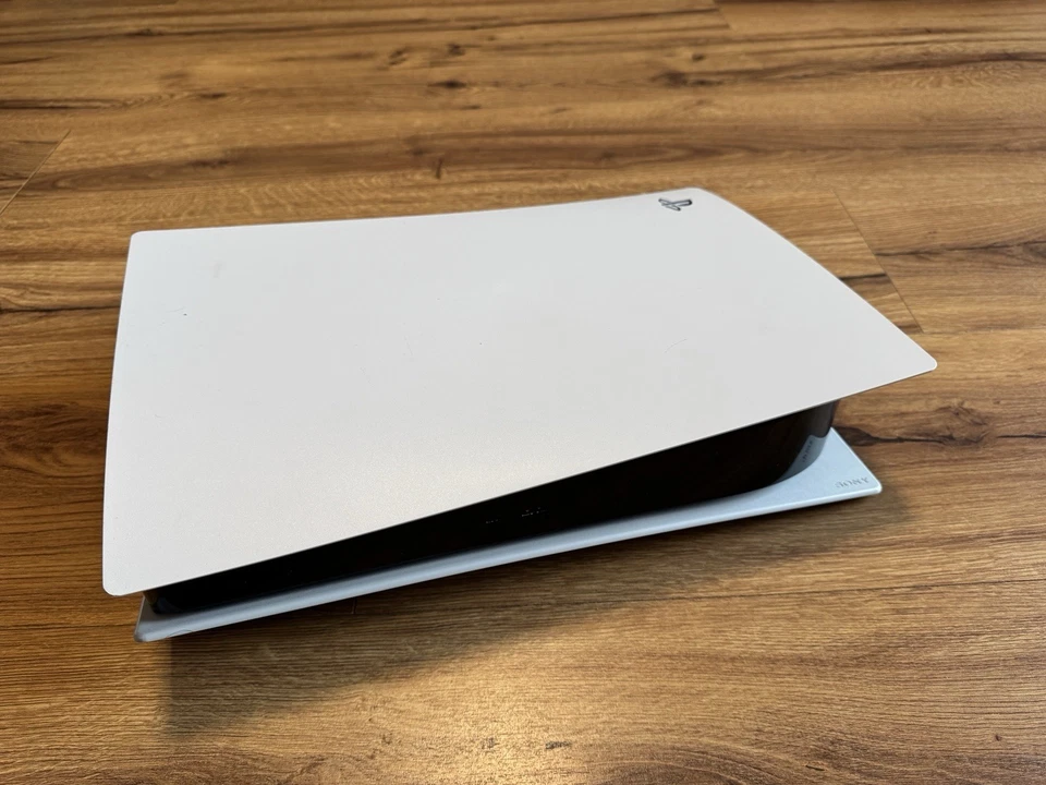 Sony PlayStation 5, foto 2 di 5