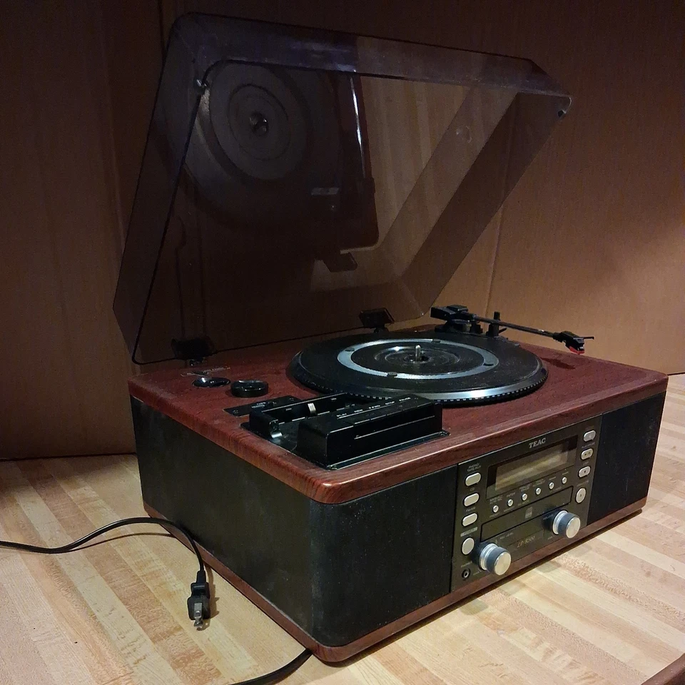 TEAC LP-R450 | Turntable Cassette CD Recorder in Good Condition- tested -works - Image 2 of 4