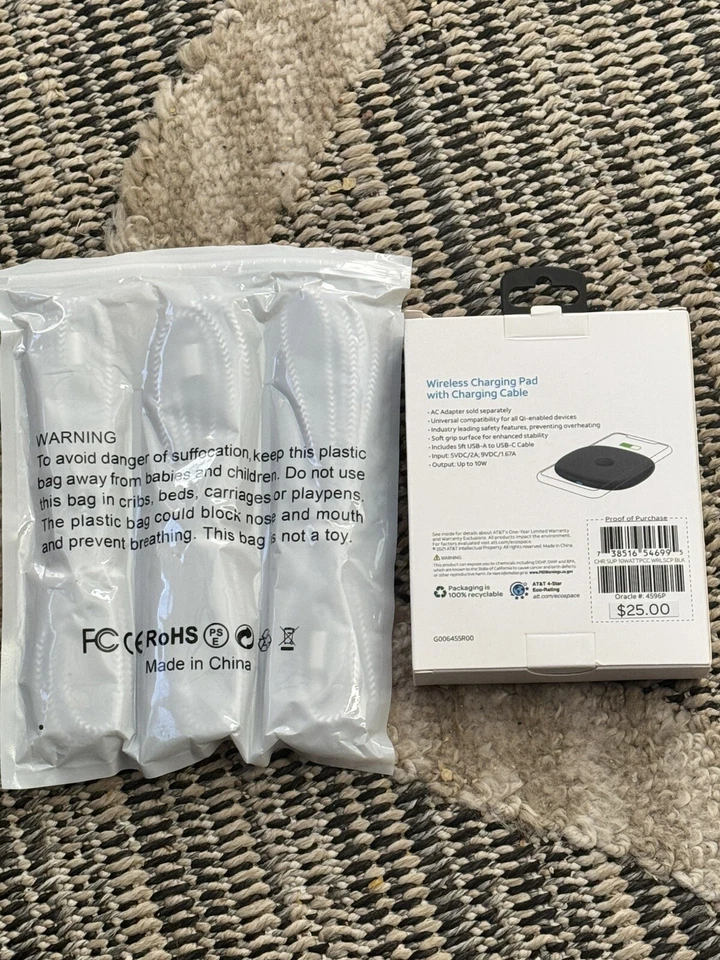 PACK DE 3 CABLES DE 10 PIES CADA UNO PARA IPHONE MÁS UN CARGADOR INALÁMBRICO AT&T NUEVO Foto 3 de 4