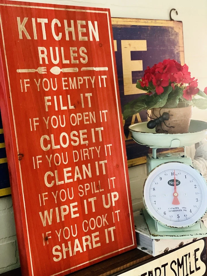 Letrero de pared rectangular tallado en madera maciza roja 23x12 “Kitchen Rules” (nuevo) Foto 4 de 4