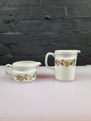 2 x Wedgwood Quitten Milch/Sahnekännchen 2,5'' und 4,25'' letztes Set verfügbar